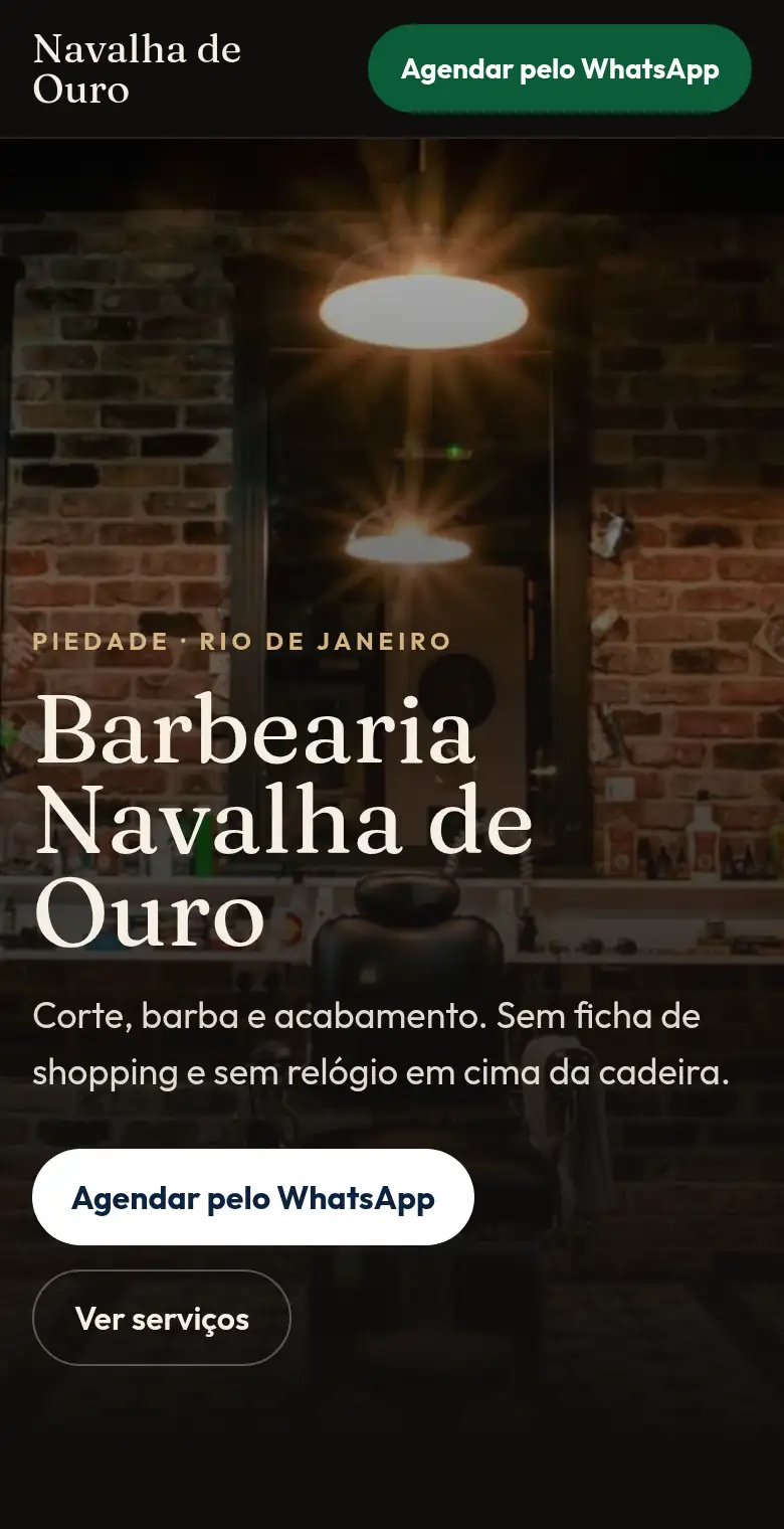 Exemplo de landing no celular: Barbearia Navalha de Ouro, um negócio fictício.